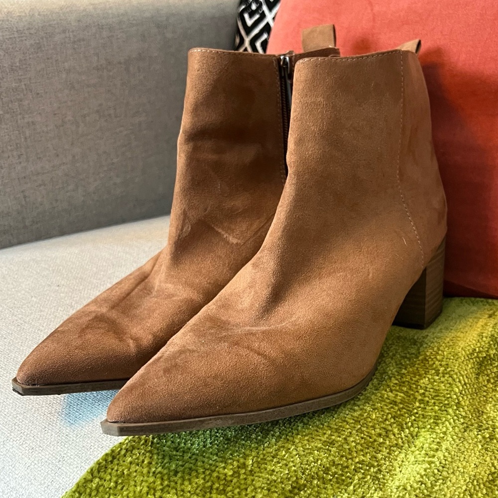 Pointed toe Suede Bootie SZ 11